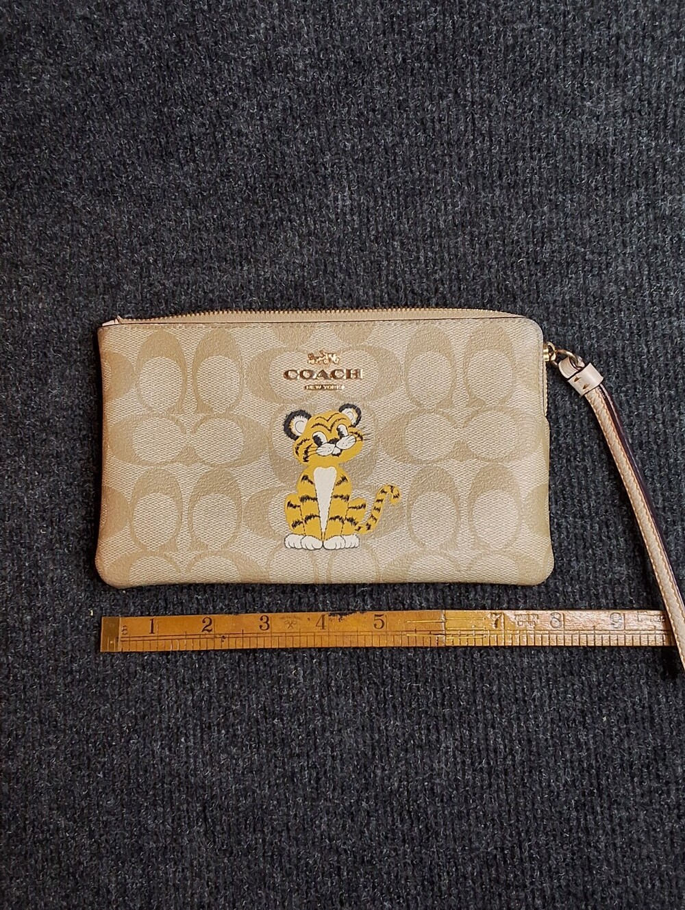 COACH Beige Signature Canvas Tiger Wristlet Pouchbagged. #7698
